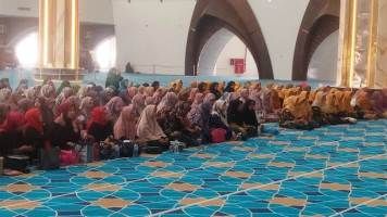 MT Khoirul Ummah Gelar Pengajian Rutin di Masjid Raya Al Jabbar