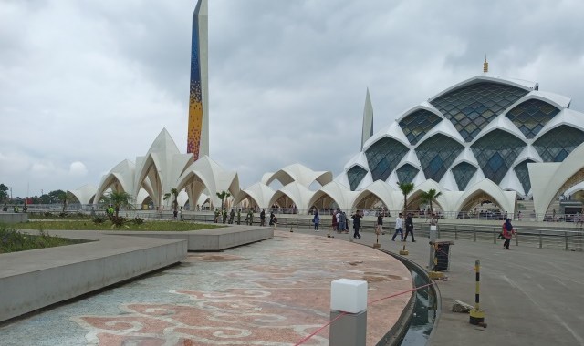 Asrinya Kawasan Masjid Raya Al Jabbar Tanpa PKL