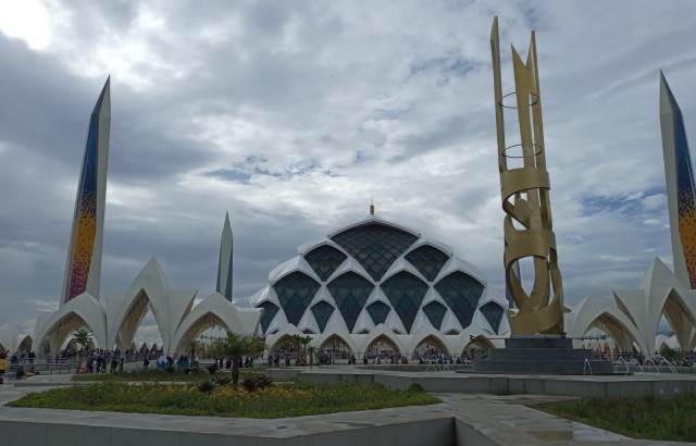 Wali Kota Bandung Harapkan Tarif Parkir di Masjid Raya Al-Jabbar Lebih Murah