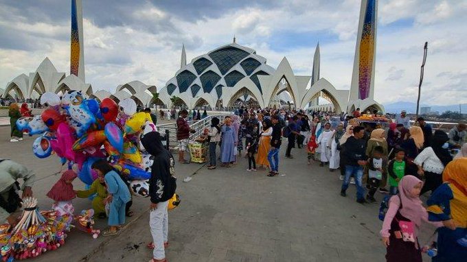 Pemprov Jabar Prioritaskan PKL Warga Lokal di Masjid Raya Al Jabbar