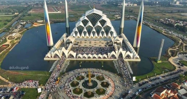 Ribuan Orang Shalat Idul Fitri 1444 H di Masjid Raya Al Jabbar