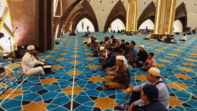 Gerakan Magrib Mengaji Masjid Raya Al Jabbar Tiap Ba'da Magrib