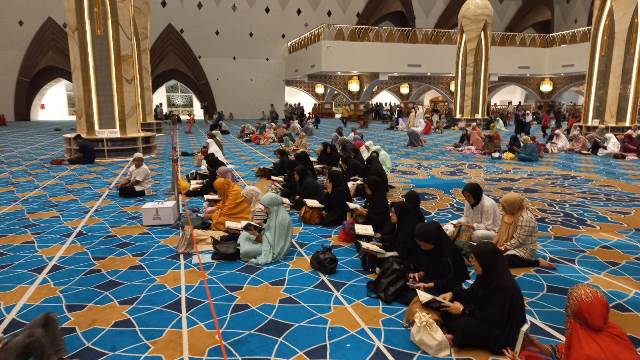 Gerakan Magrib Mengaji Masjid Raya Al Jabbar Tiap Ba'da Magrib