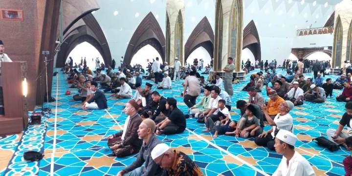 Rutin, Masjid Raya Al Jabbar Gelar Ceramah Subuh dan Dzuhur