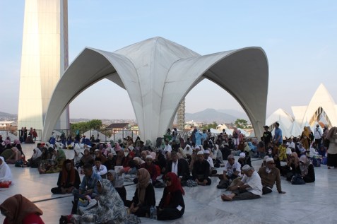 Vibes Dzikir dan Doa Munajat Sholawat Nariyah Al-Ikhlas di Masjid Raya Al Jabbar